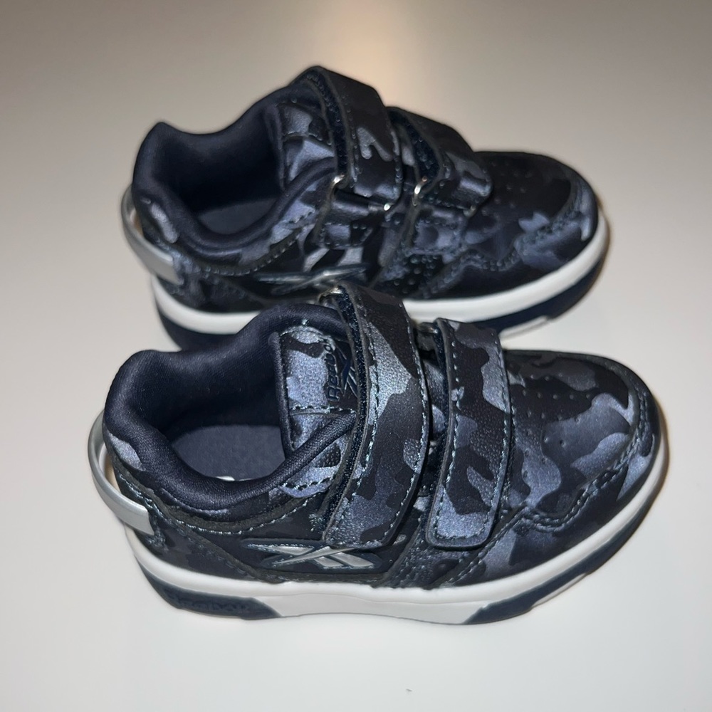 Size 5 boys toddler blue silver camo velcro strap closure sneakers shoes